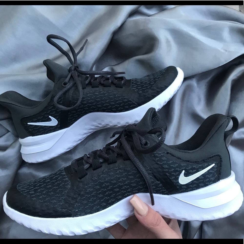 NWOT🌷Nike Renew Rival Running Shoes